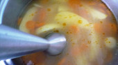 Mrkvová polévka s bramborem