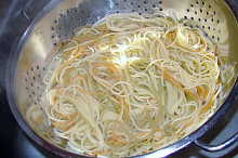 špagety tří barev