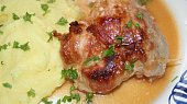 Plněná kapsa anglickou slaninou a syrečkama