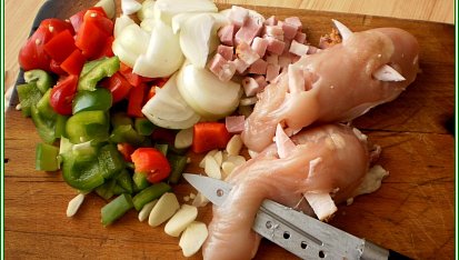 Slaninou protkaná kuřecí prsa v hořčičné šťávě