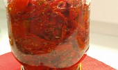 Sušená rajčata v olejové lázni, ve sklenici