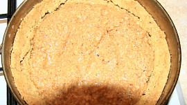 Švestkový koláč s drobenkou a mandlemi