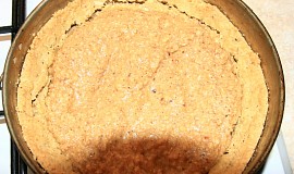 Švestkový koláč s drobenkou a mandlemi