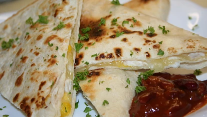 Sýrová quesadilla s kuřecím masem