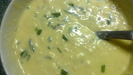 Telecí plátky,potřené pikantním těstíčkem ze sýrů, zeleniny, bylinek a slaniny