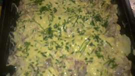 Telecí plátky,potřené pikantním těstíčkem ze sýrů, zeleniny, bylinek a slaniny