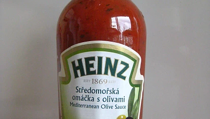 Tuňákové medailonky se špagetami a středomořskou omáčkou, Středomořská omáčka s olivami Heinz