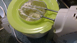 Tvarůžková  lahodná pěna k pivku  na dva způsoby