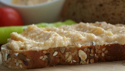 Tvarůžková  lahodná pěna k pivku  na dva způsoby