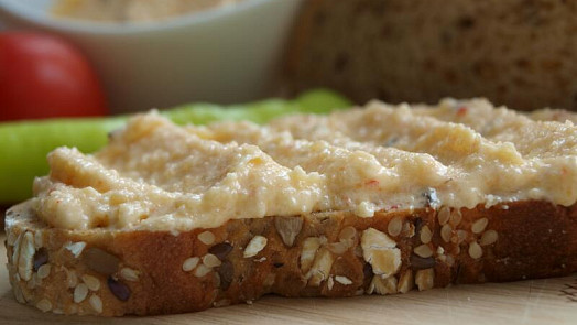 Tvarůžková  lahodná pěna k pivku  na dva způsoby