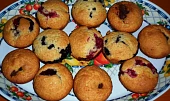 Vláčné jogurtové muffiny s náplní, ovocné - s borůvkami, rybízem a višněmi