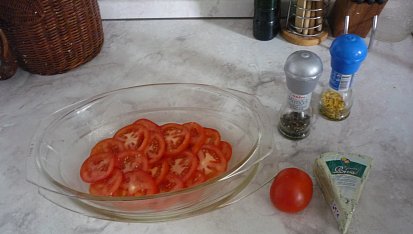 Zapékané kuřecí maso s Nivou na rajčatech, rajčiny
