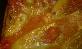 Zelené paprikové lusky plněné hříbky, slaninou a masem