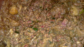 Zelené paprikové lusky plněné hříbky, slaninou a masem