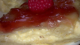 Žloutkové řezy z listového těsta s  dia sladidlem a dia  marmeládou