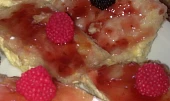 Žloutkové řezy z listového těsta s  dia sladidlem a dia  marmeládou