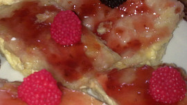 Žloutkové řezy z listového těsta s  dia sladidlem a dia  marmeládou