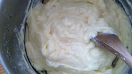 Žloutkové řezy z listového těsta s  dia sladidlem a dia  marmeládou