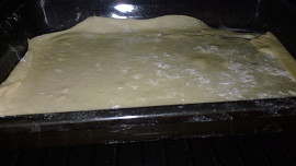 Žloutkové řezy z listového těsta s  dia sladidlem a dia  marmeládou