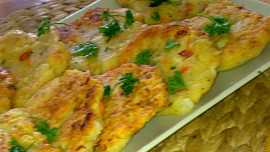 Barevné květákové placičky s  uzeným sýrem a kořenovou zeleninou