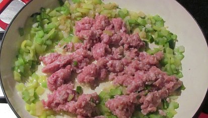 Cajunská  špinavá rýže, Pridame mlete bravcove