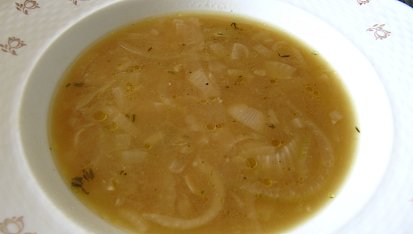 Cibulová polévka s tymiánem