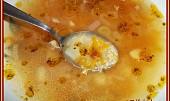 Cibulovo-česneková polévka zahuštěná kuskusem (jdeme baštit...)