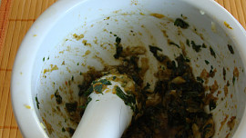 Citronovo-bylinkový pstruh s rozmarýnovo-česnekovými bramborami z jednoho plechu