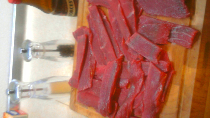 Domácí sušené maso - jerky, nakrájené maso
