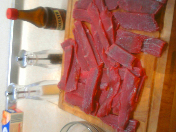 Domácí sušené maso - jerky, nakrájené maso