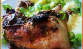 Houbové kuře v celerové a petrželové nati se šťávou, detail...