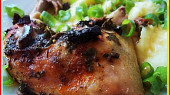 Houbové kuře v celerové a petrželové nati se šťávou, detail...