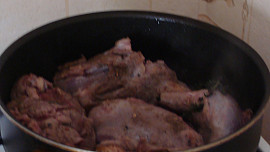 Hovězí na divoko v římském hrnci