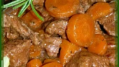 Hovězí plátky na černém pivu, lehce pozměněná varianta