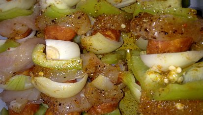 Jehly s králičím a kuřecím masem, klobáskou a zeleninkou