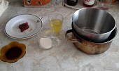 Kornoutky s bílkovou náplní (Suroviny na krém - Bílky, cukr, marmeláda, potravinářské barvivo (nemusí být) a mísa ve vodní lázni)