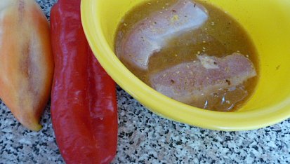 Králičí filetky ve vinné marinádě s paprikovou přílohou, Suroviny