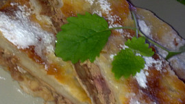 Křehký  moučník z listového těsta s  netradiční čoko-jablečnou nádivkou