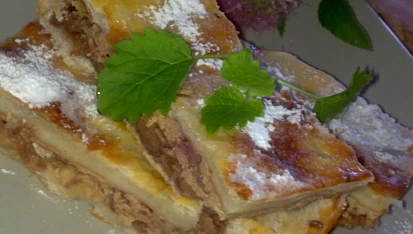 Křehký  moučník z listového těsta s  netradiční čoko-jablečnou nádivkou