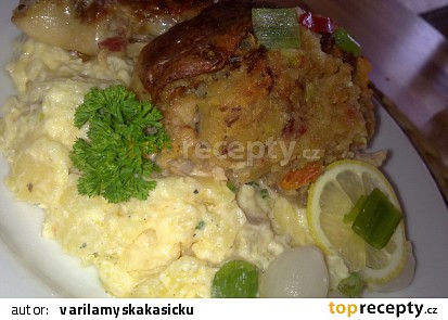 Kuře  plněné směsí z cukety, slaniny a barevné zeleniny