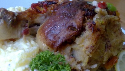 Kuře  plněné směsí z cukety, slaniny a barevné zeleniny