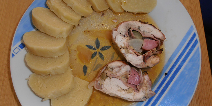 Kuřecí roláda s bramborovým knedlíkem