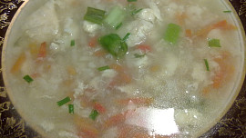 Květáková polévka se slaninovými nočkami a barevnou zeleninou