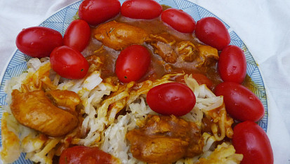 Letní kuřecí osvěžení s rýžovými nudlemi