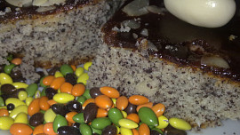 Makovo-mandlový moučník se svěží  polevou