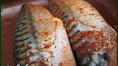 Makrela pečená na mramorové desce
