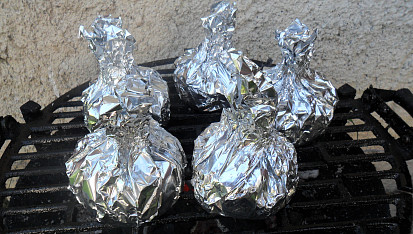 Maxův grilovaný Hermelín, Alobalové uzliky na grilu