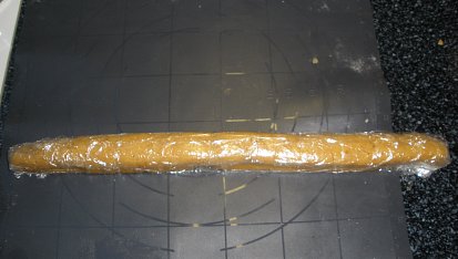 Ořechové roládky - cukroví, zabalíme do fólie a šup do lednice