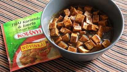 Paneer se sladko-kyselou zeleninou, tofu v marinádě