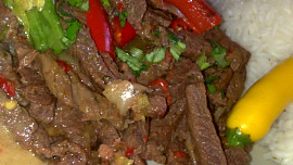 Paprikové  pikantní ragú se šťavnatým hovězím masem